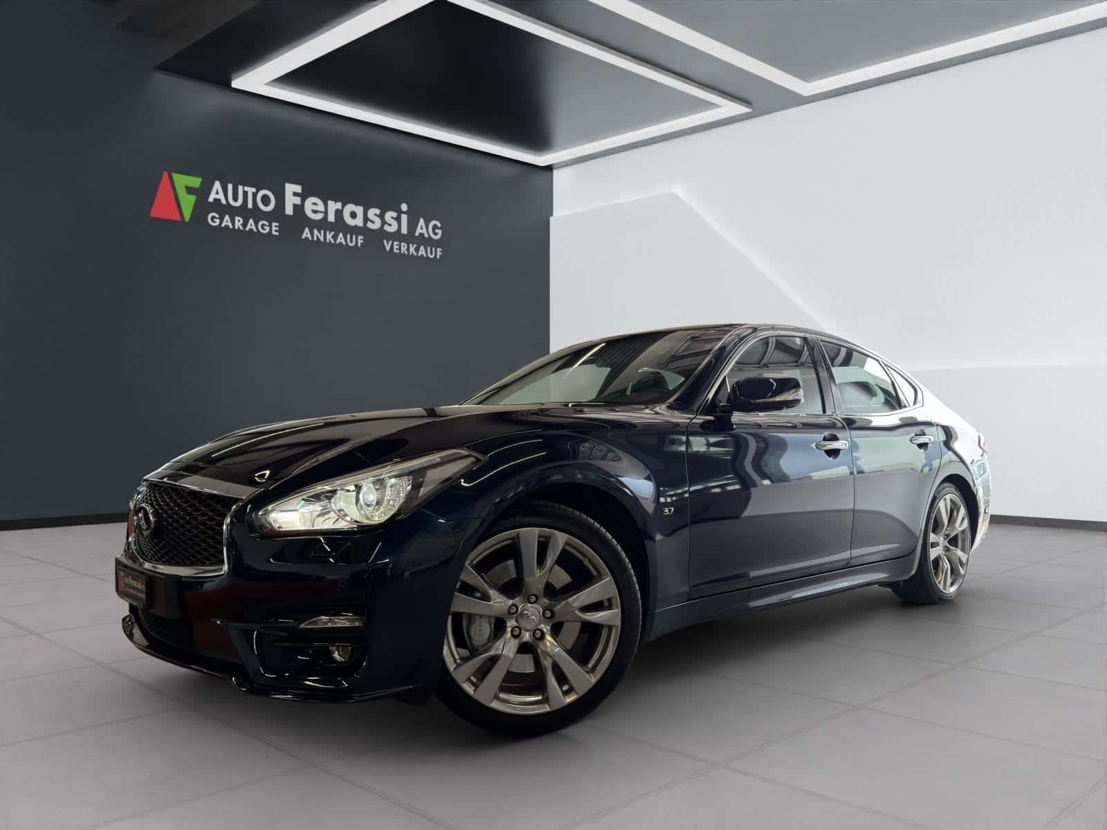 Infiniti Q70