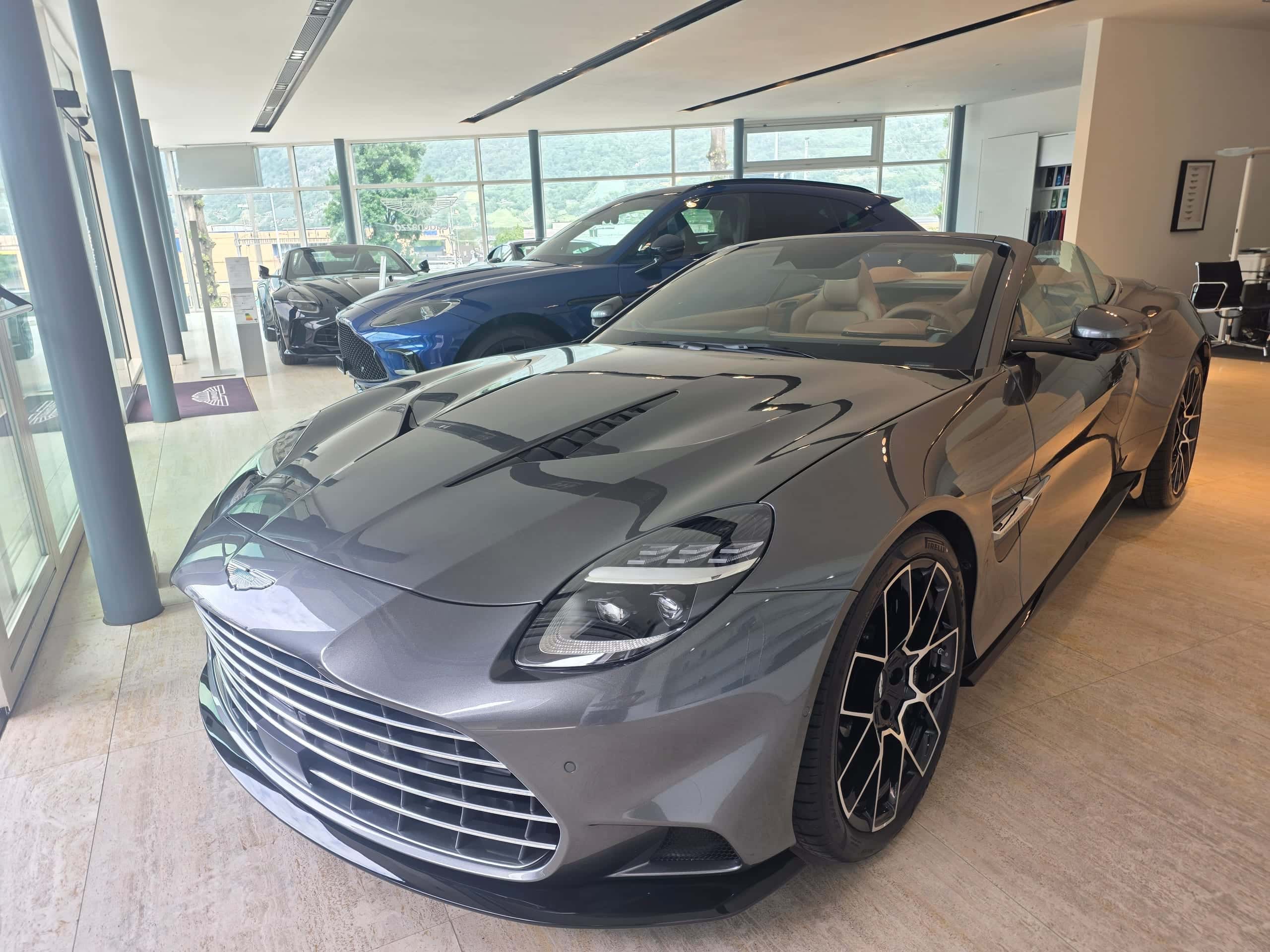 Aston Martin V12 Vanquish