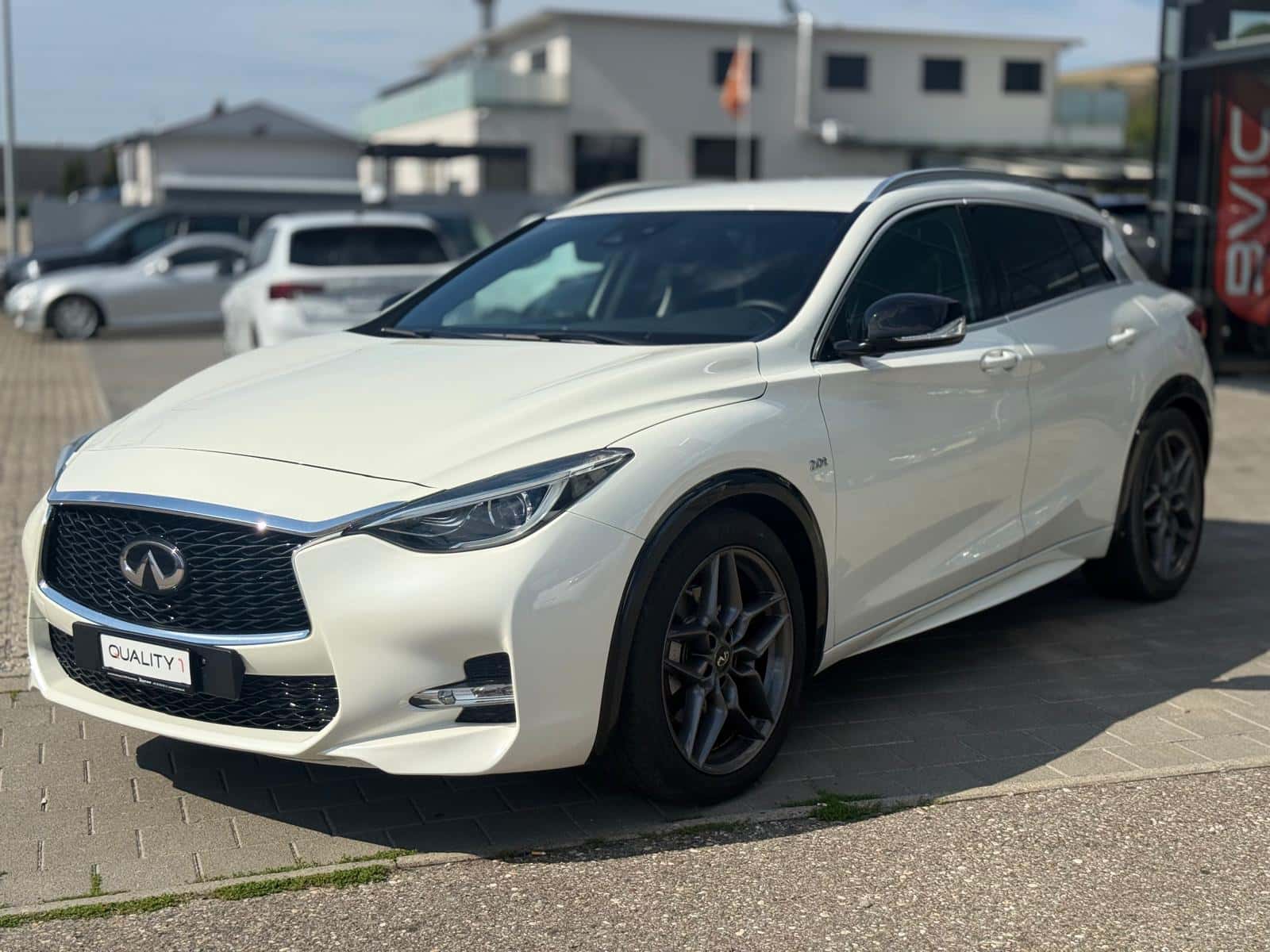 Infiniti Q30