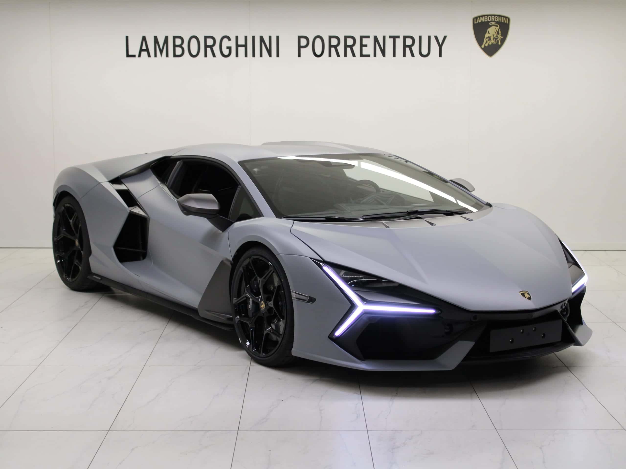 Lamborghini Revuelto