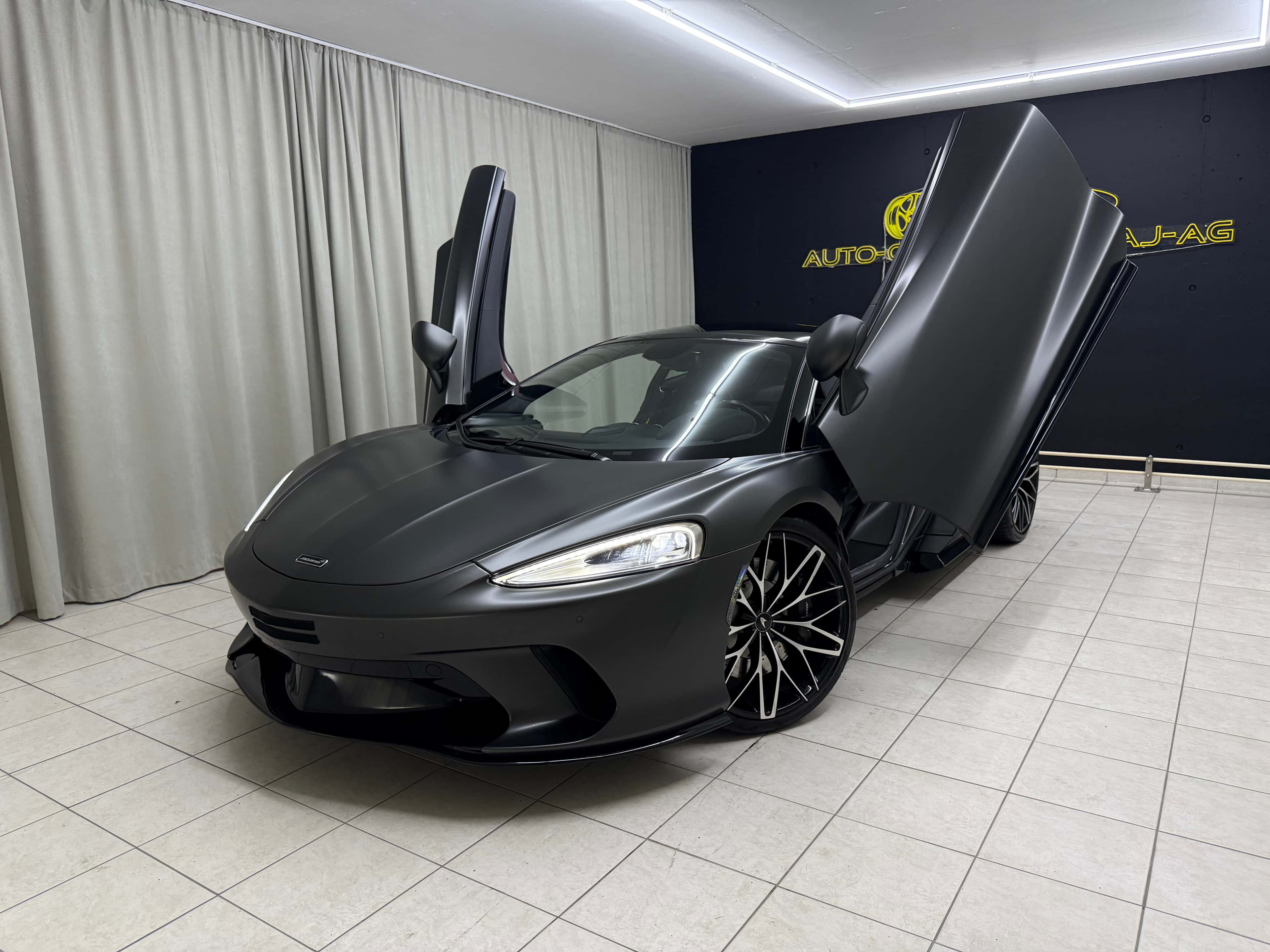 McLaren GT