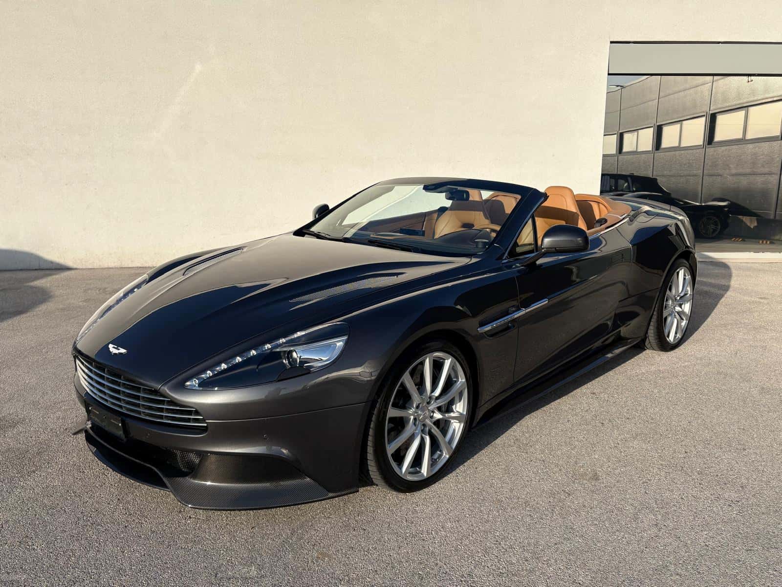 Aston Martin V12 Vanquish