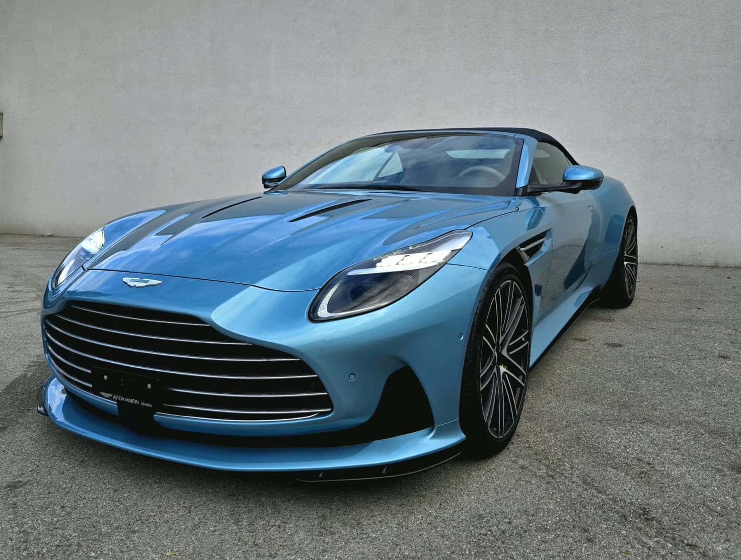 Aston Martin DB12
