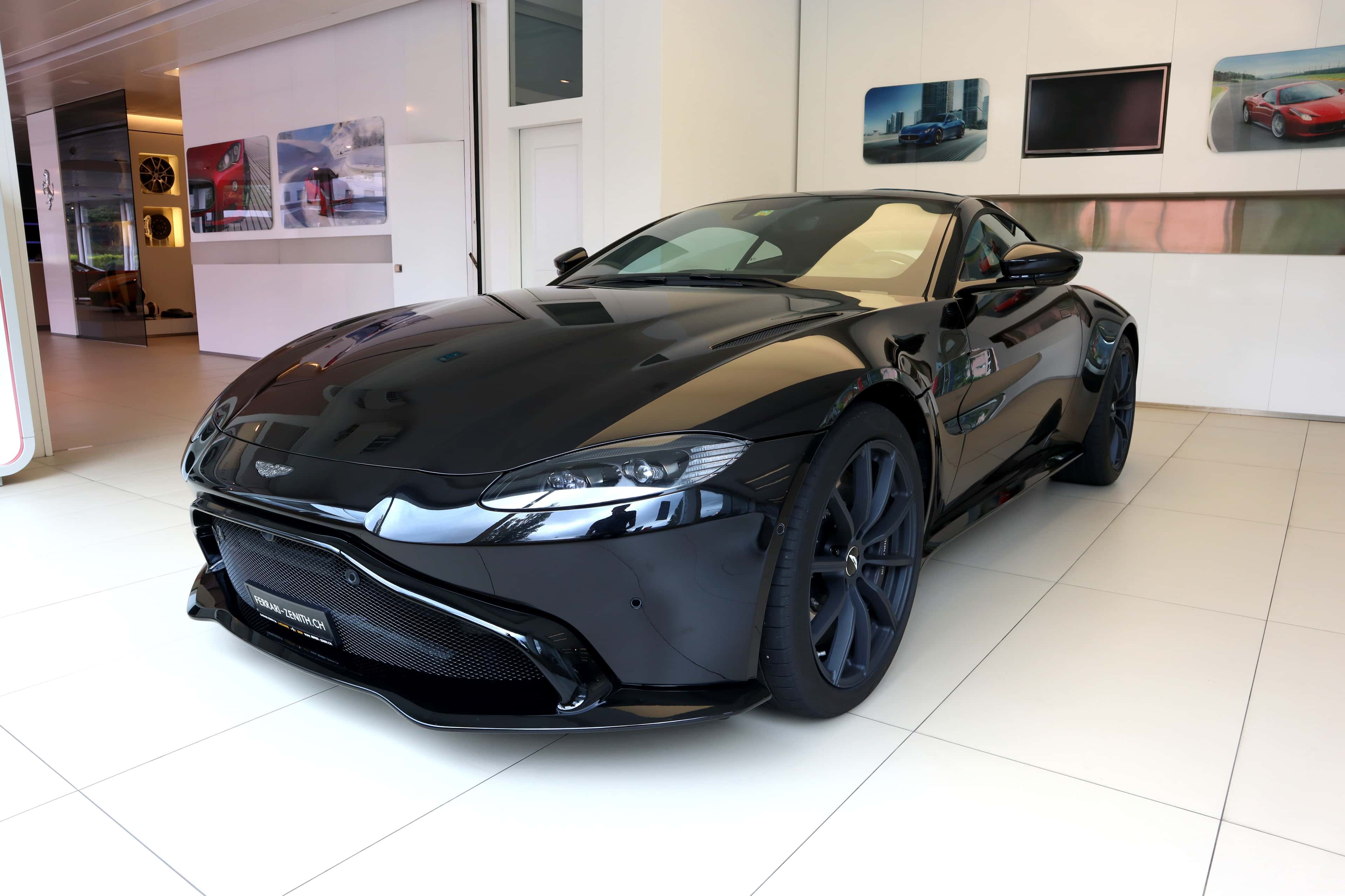 Aston Martin V8/V12 Vantage