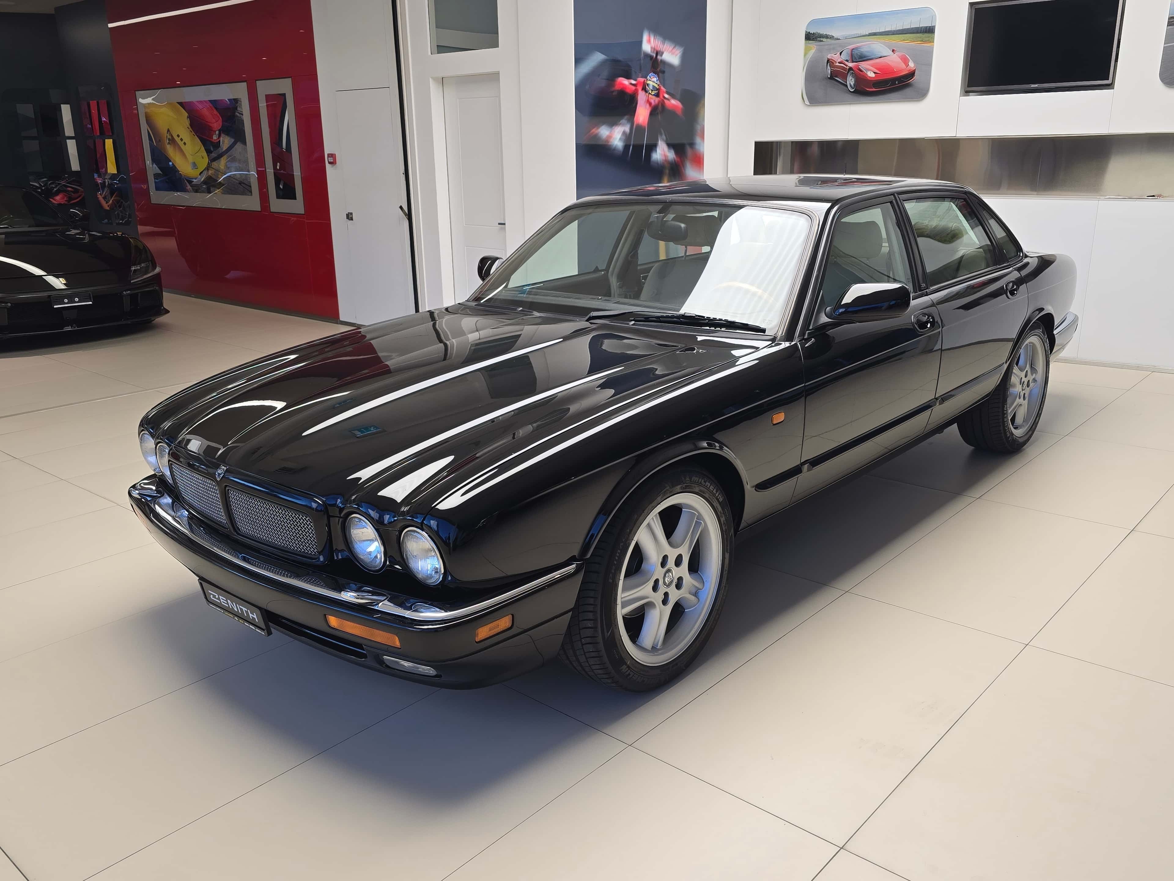 Jaguar XJ
