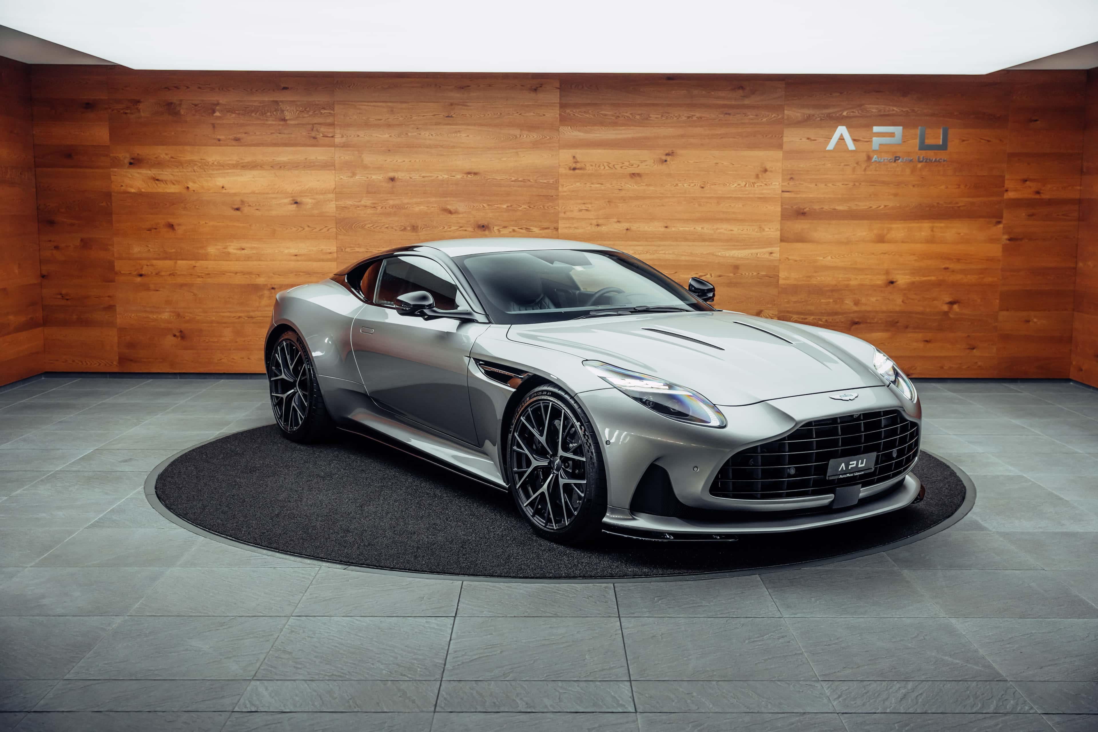 Aston Martin DB12