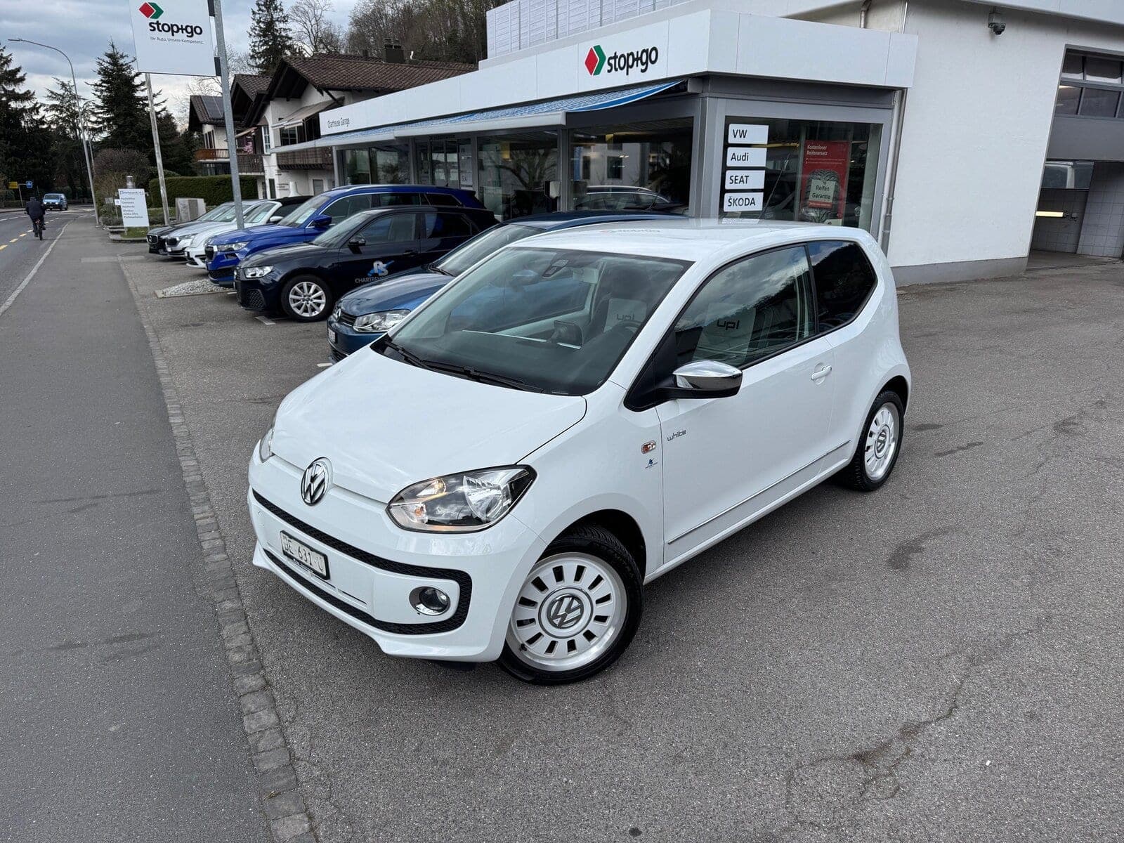 VW Up Up 1.0 white up