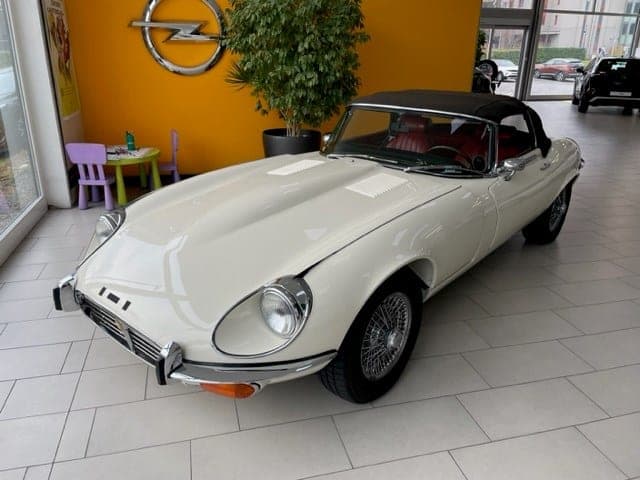 Jaguar E-Type JAGUAR E TYPE 3-V12