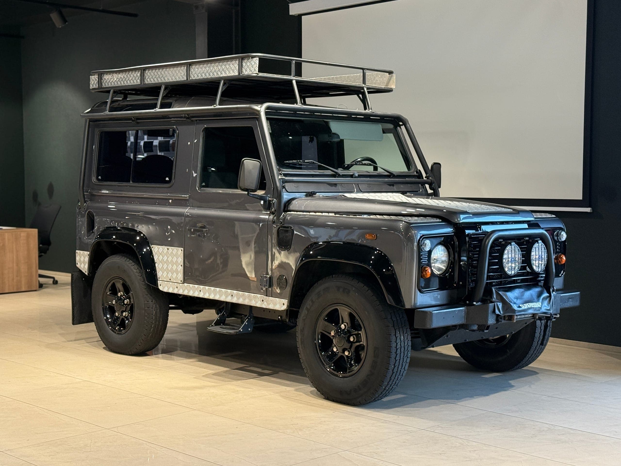 Land Rover Defender LAND ROVER Defender 90 Tomb Raider 2.5 Td5