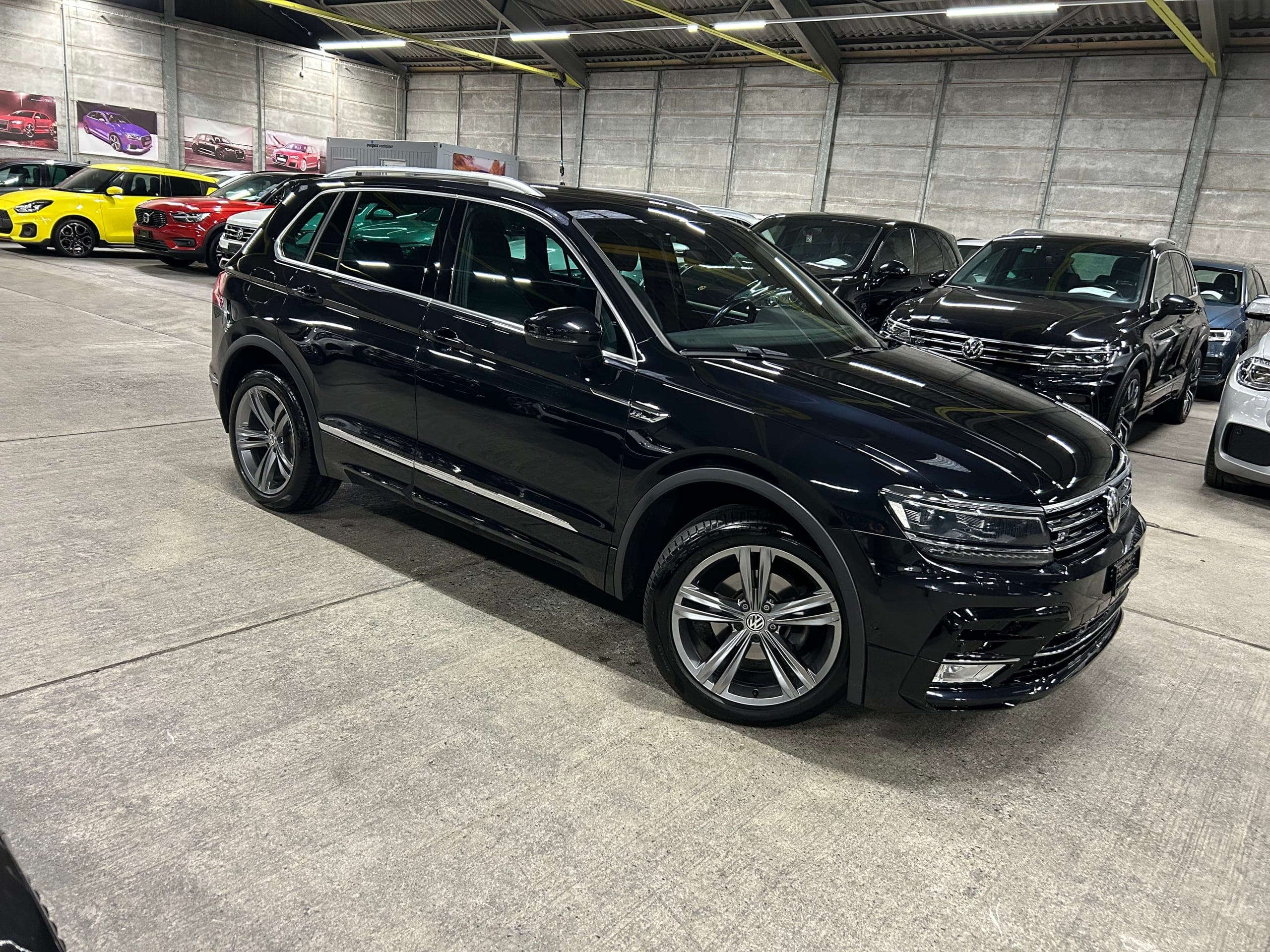 VW Tiguan VW Tiguan 2.0 TDI R-LINE 4Motion DSG