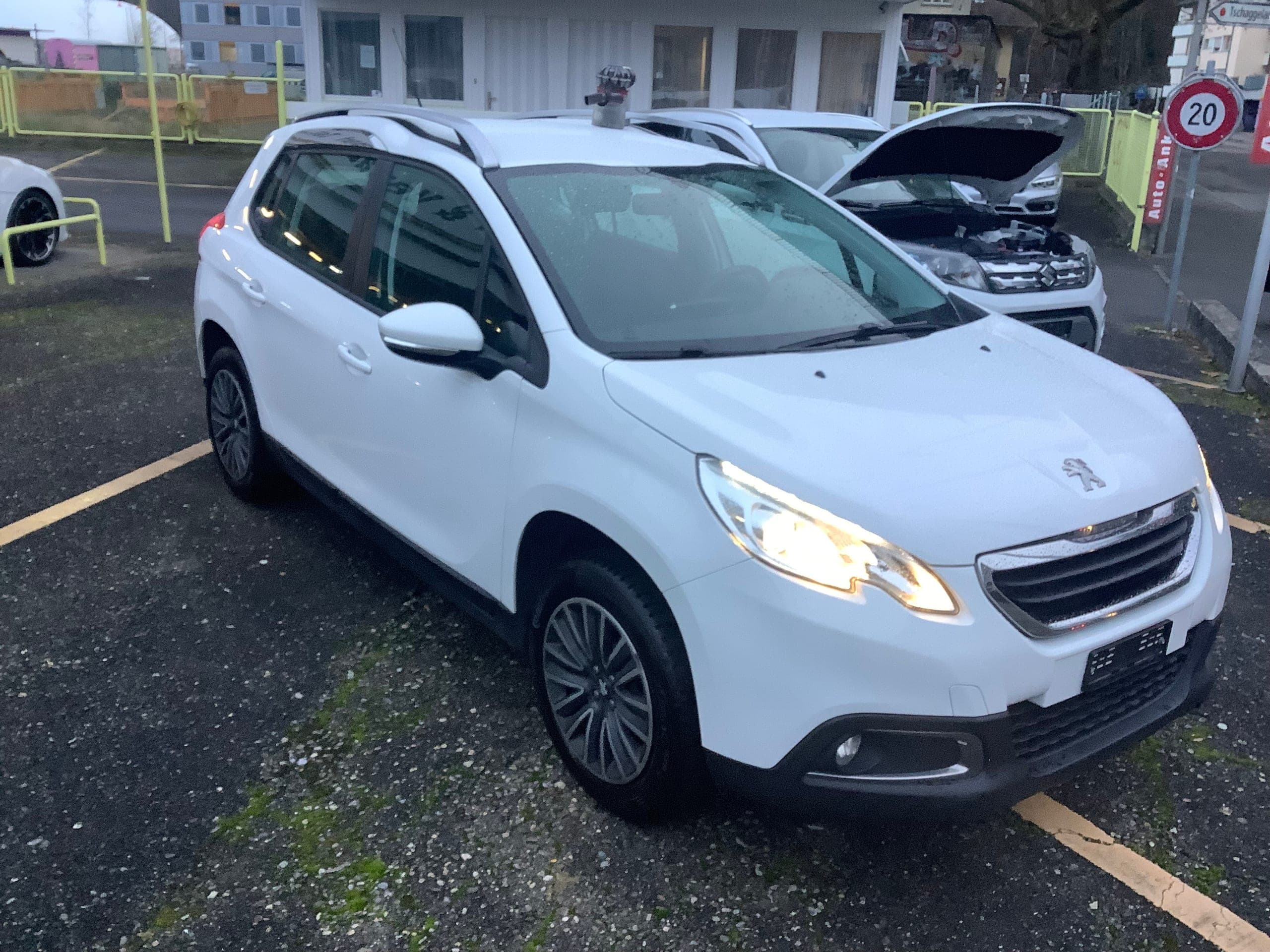 Peugeot 2008 PEUGEOT 2008 1.2 PureTech Active