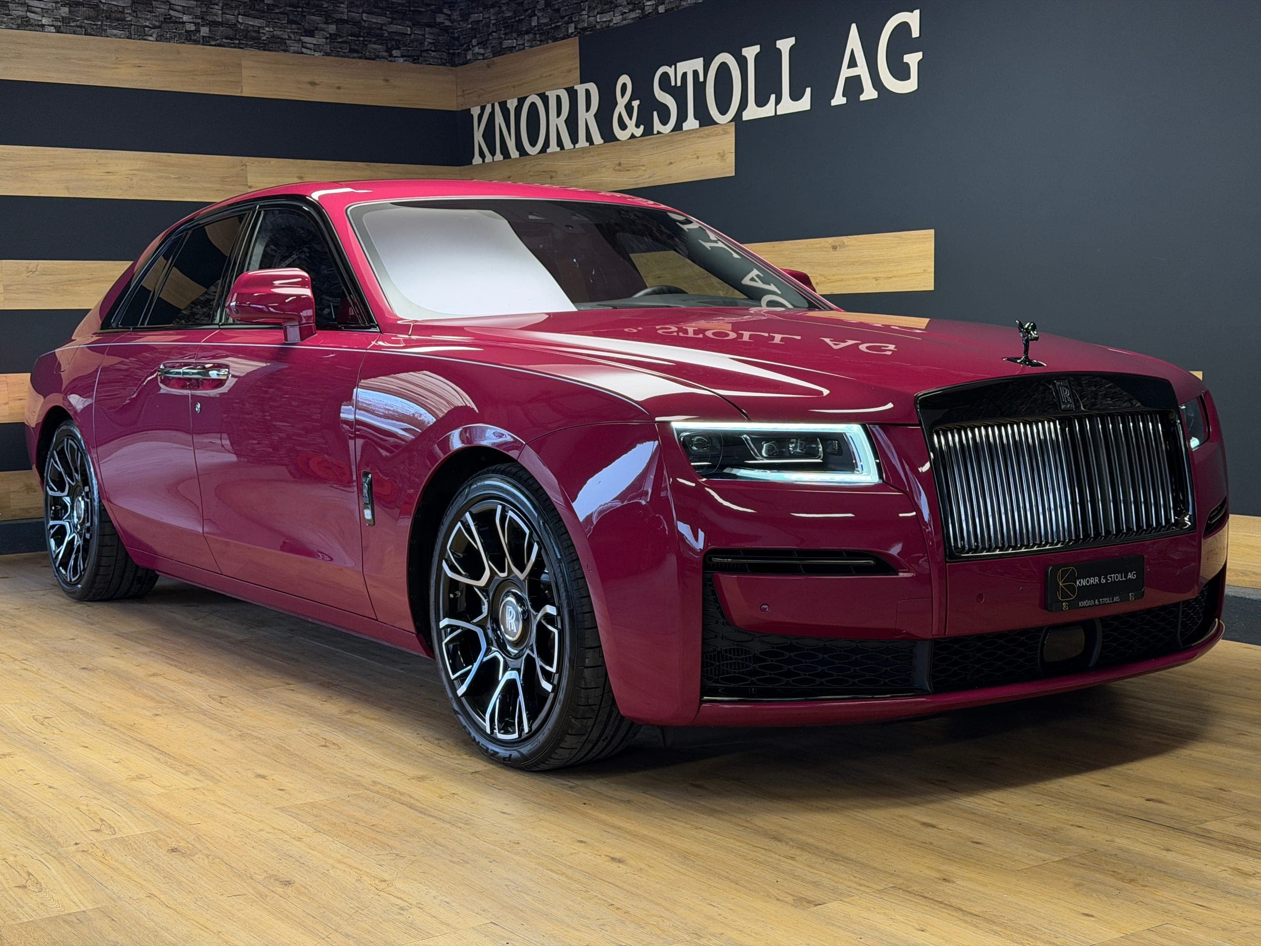 Rolls Royce Ghost ROLLS-ROYCE Ghost II 6.75 V12 Black Badge – Bespoke „Forbidden Rose“