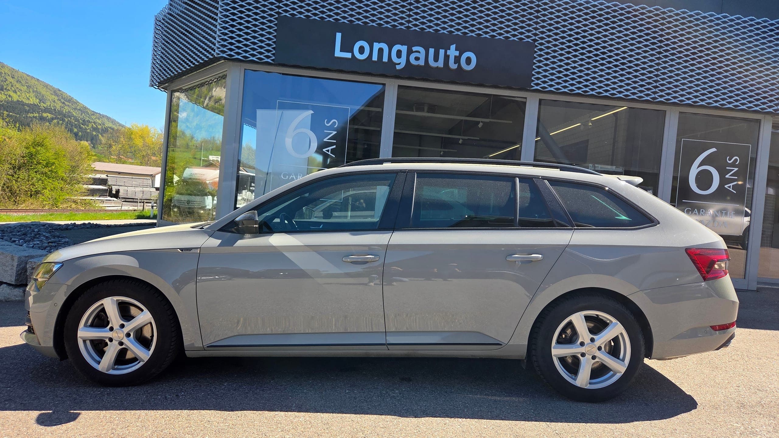 Skoda Superb SKODA Superb Combi 2.0 TSI SportLine 4x4 DSG