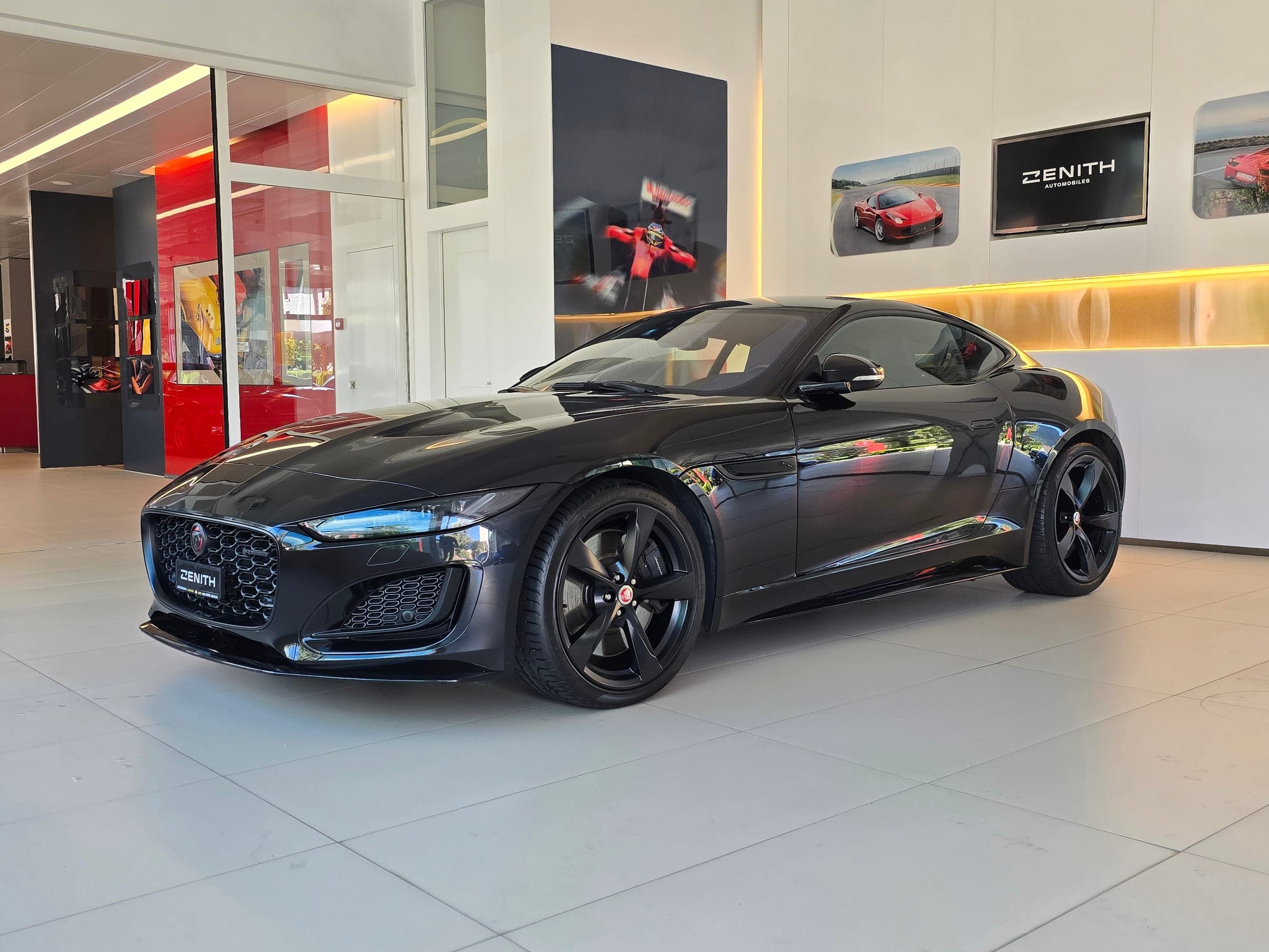 Jaguar F-Type JAGUAR F-Type Coupé 5.0 V8 R-Dynamic Black Automatik AWD