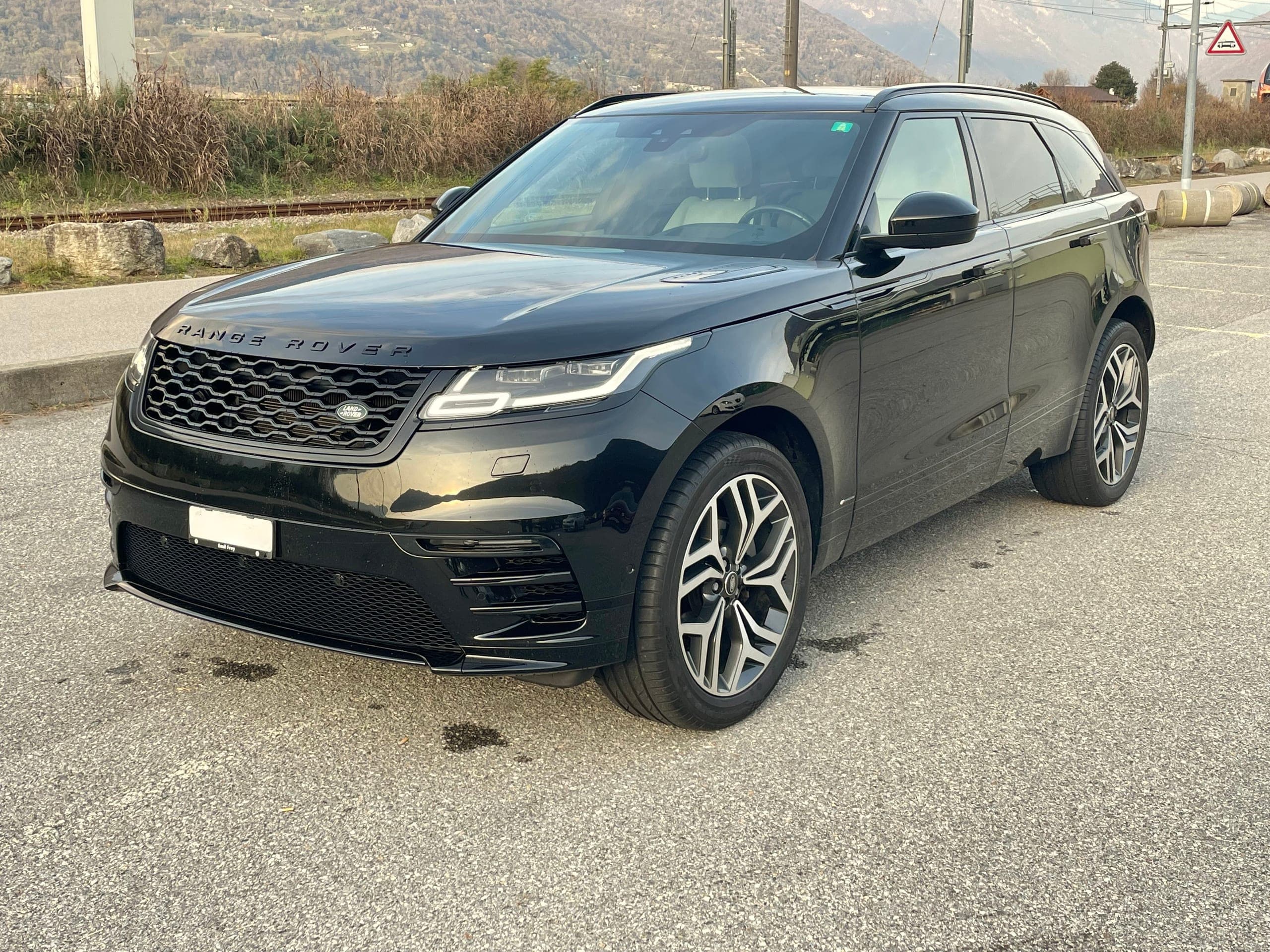 Land Rover Range Rover Velar LAND ROVER Range Rover Velar R-Dynamic P 250 SE Automatic
