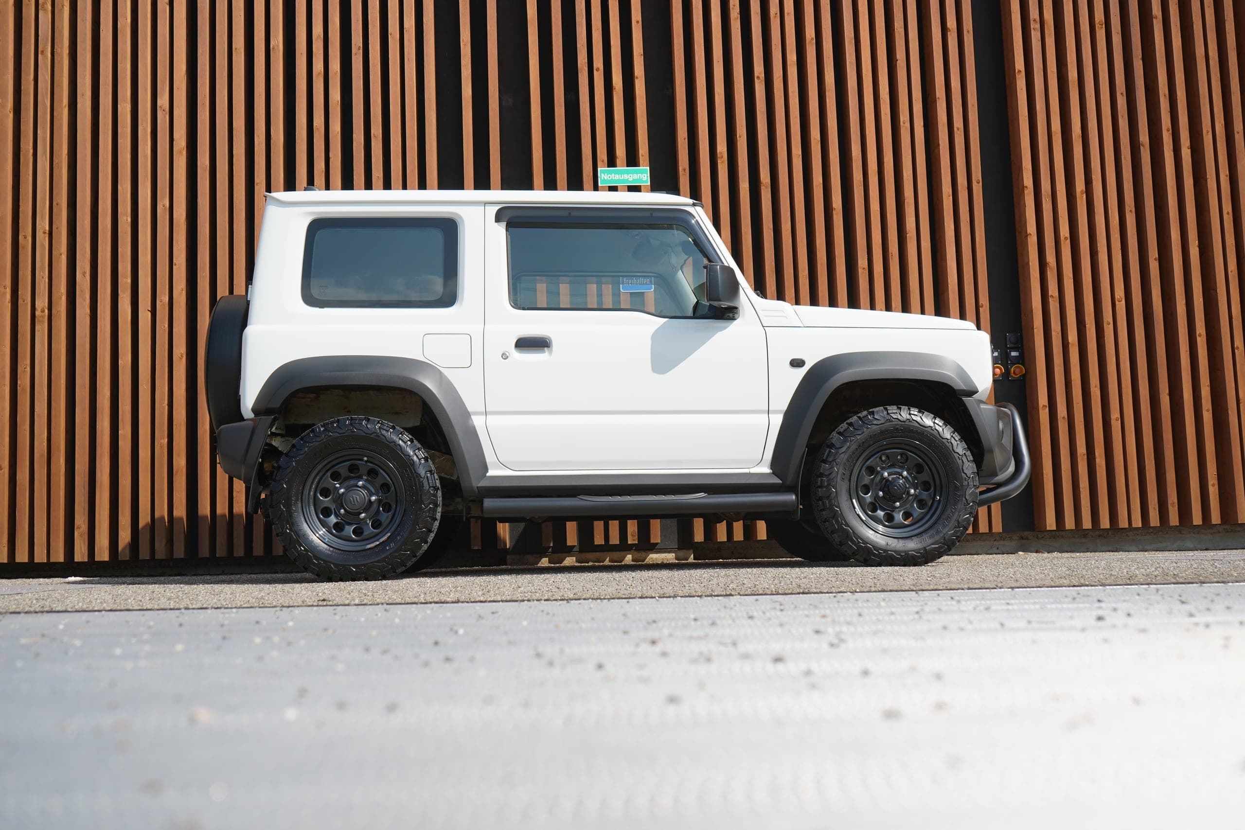 Suzuki Jimny SUZUKI JIMNY 1.5 COMPACT TOP 4x4 AUTOMAT l 102 PS