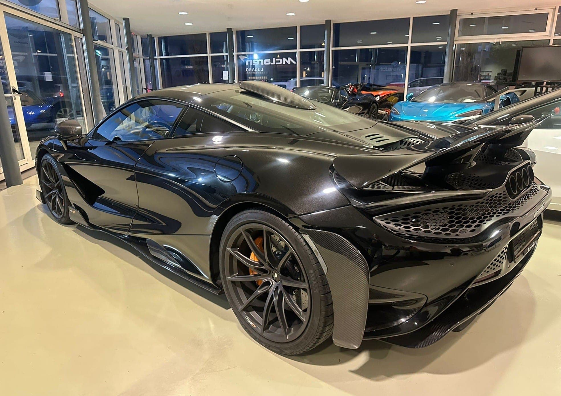 McLaren 765 LT McLAREN 765 LT Coupé 4.0 V8 SSG FULL Carbon Packs - MSO RoofScoop - Senna