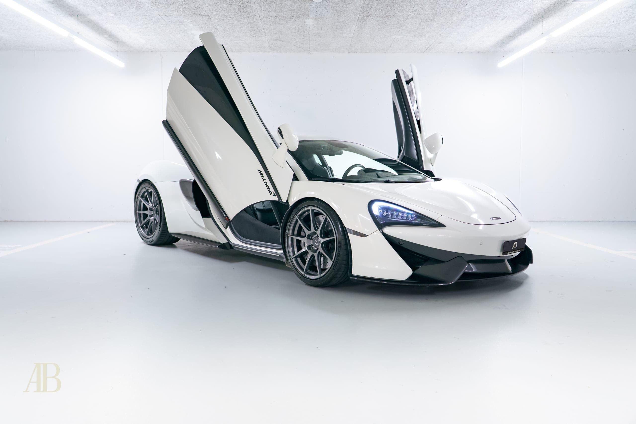 McLaren 570S McLAREN 570S Coupé 3.8 V8 SSG