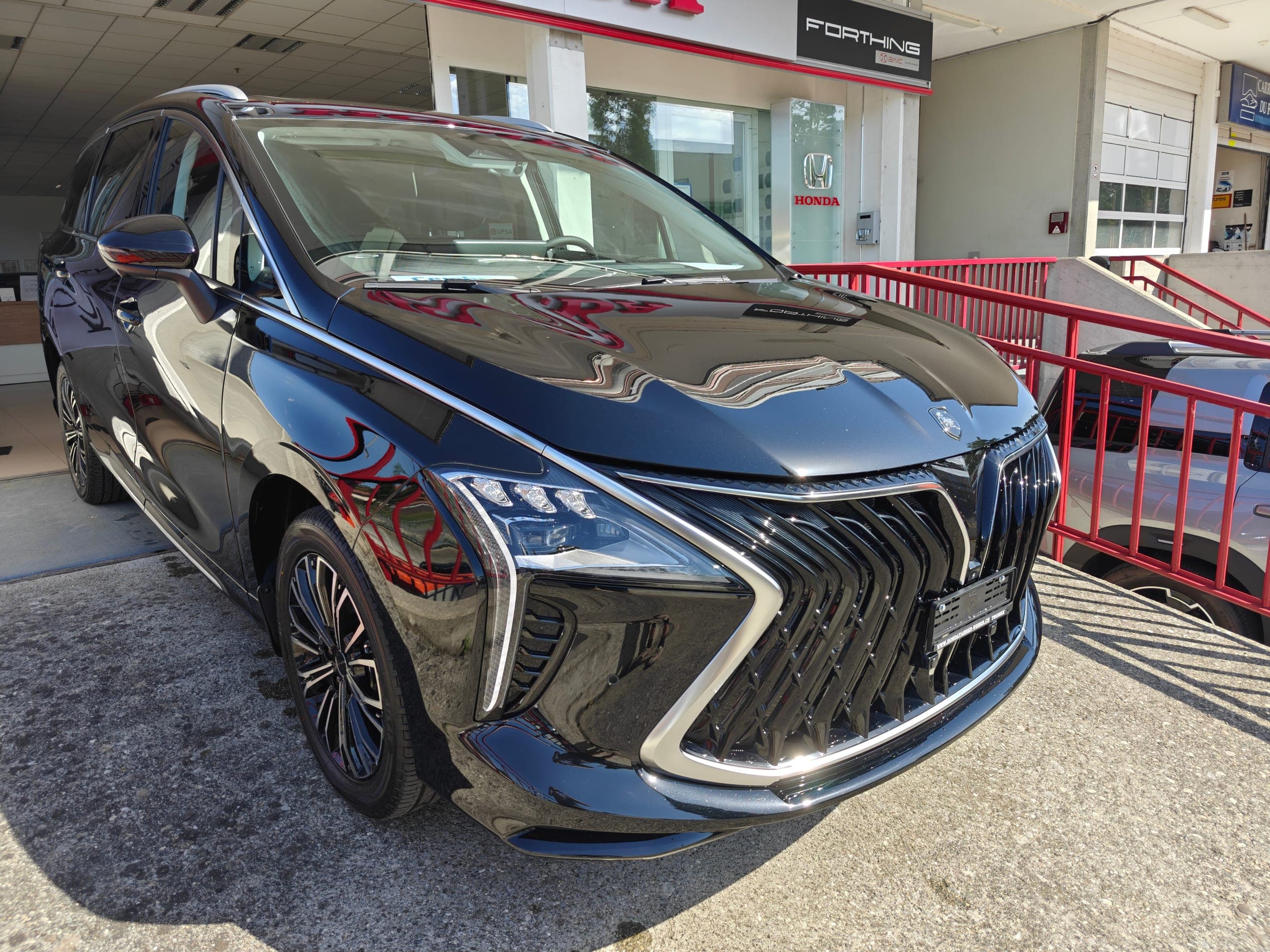 Forthing 4 FORTHING 4 U-Tour 1.5 T GDI PHEV