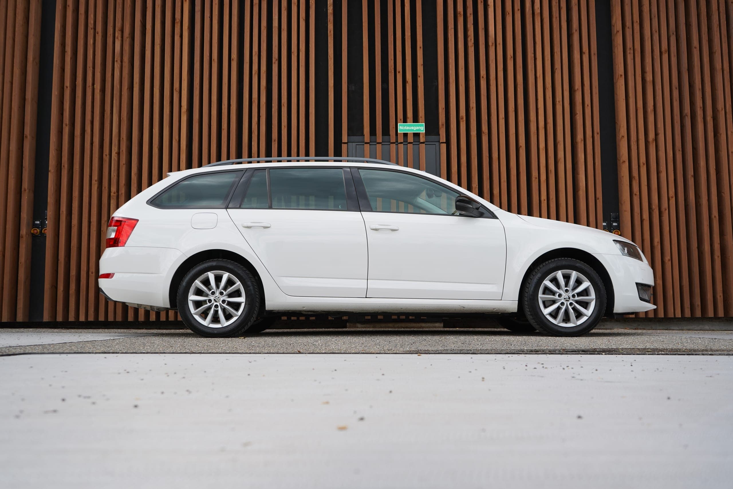 Skoda Octavia SKODA OCTAVIA COMBI 1.8 TSI ELEGANCE 4x4 DSG l 180 PS