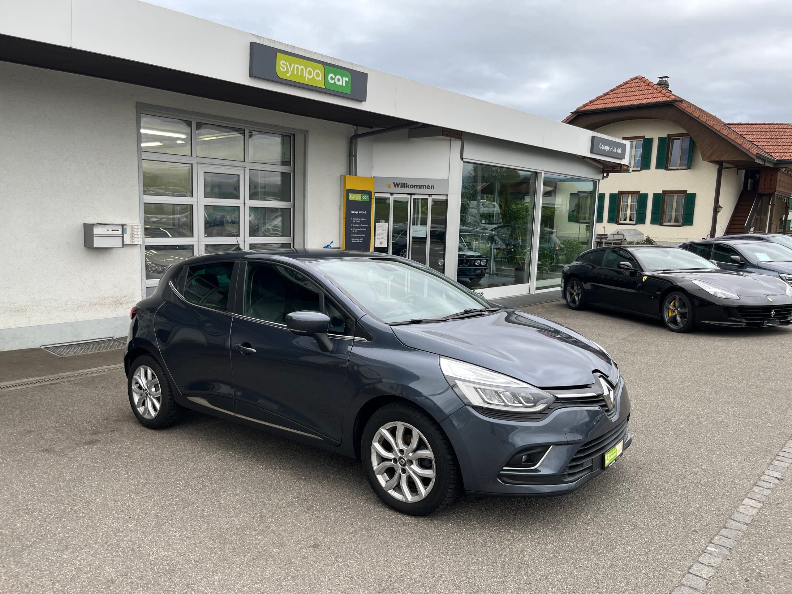 Renault Clio RENAULT Clio 1.5 dCi Intens EDC+++AB MFK+++NEUER ZAHNRIEMEN UND WASSERPUMPE+++