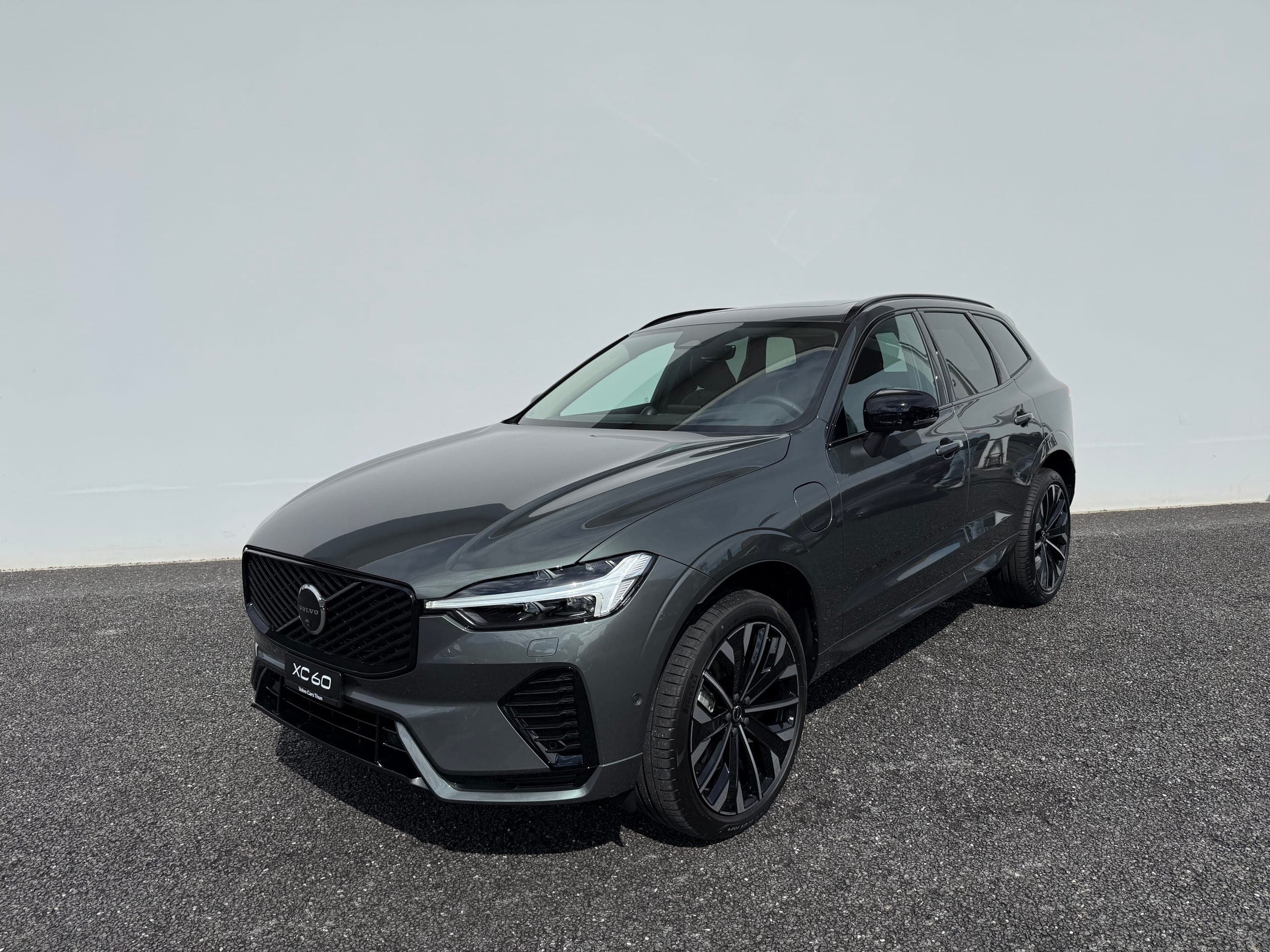 Volvo XC60 VOLVO XC60 2.0 T6 TE Ultra Dark eAWD
