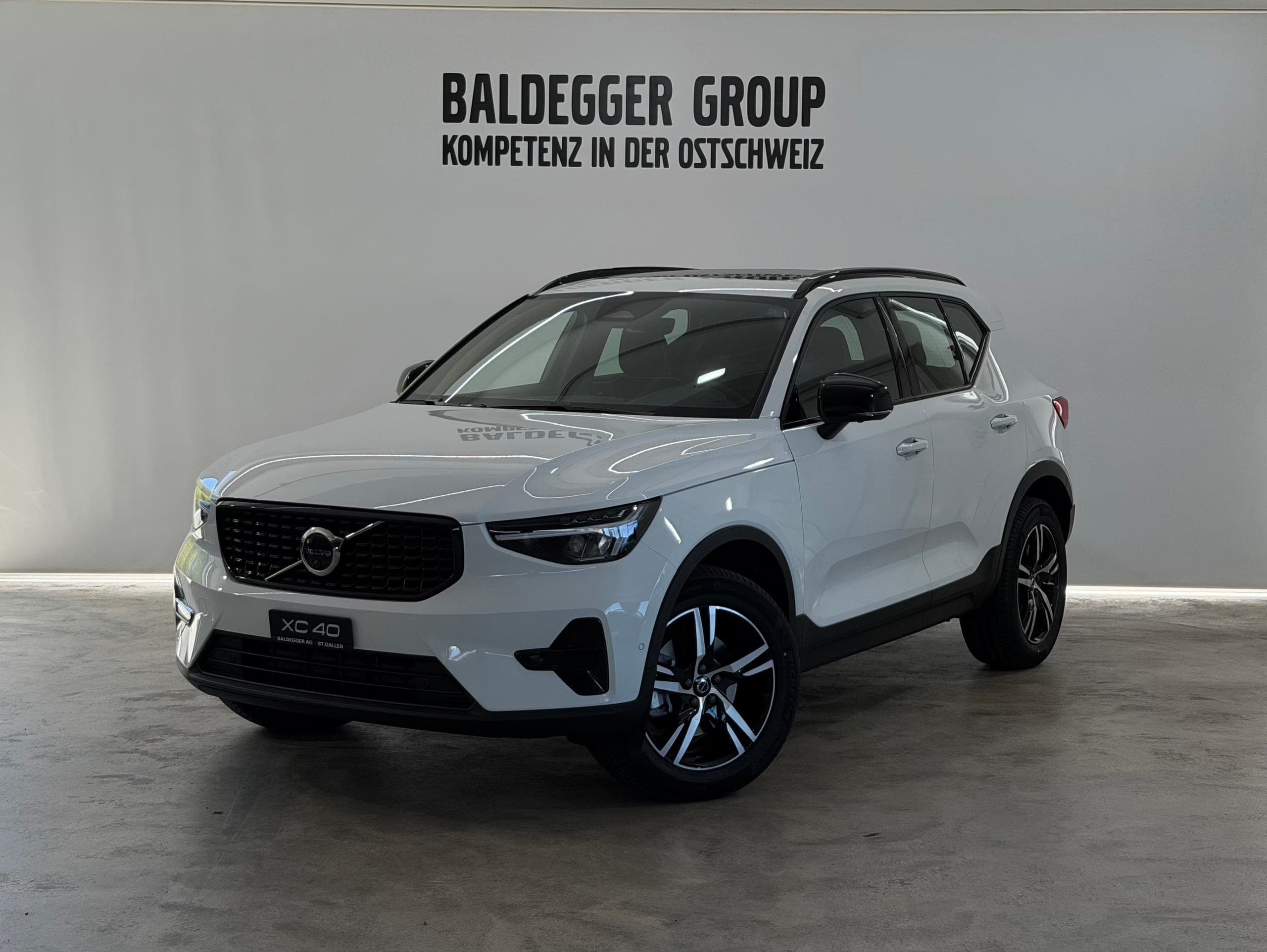 Volvo XC40 VOLVO XC40 2.0 B3 MH Plus Dark