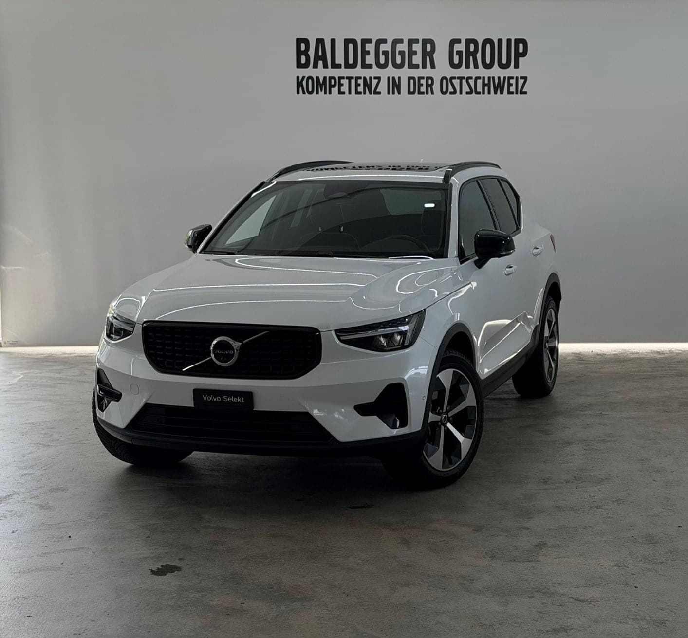 Volvo XC40 VOLVO XC40 2.0 B3 MH Plus Dark