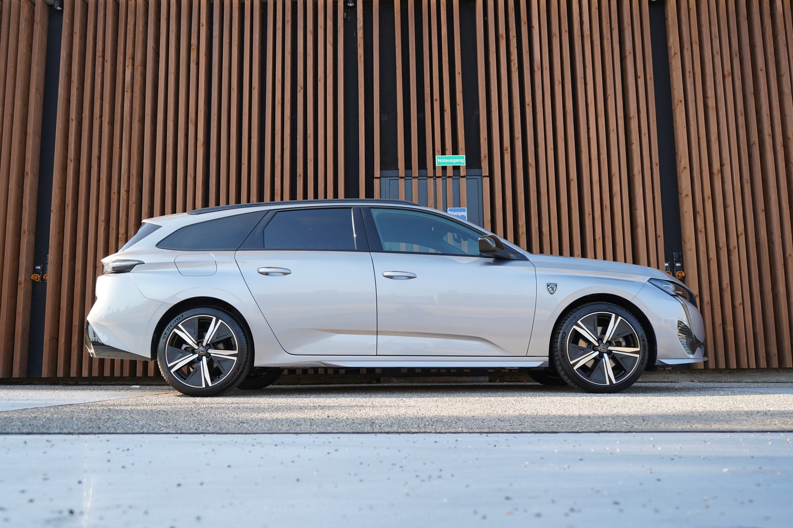 Peugeot 308 PEUGEOT 308 SW 1.2 PURE TECH GT EAT8 l 130 PS