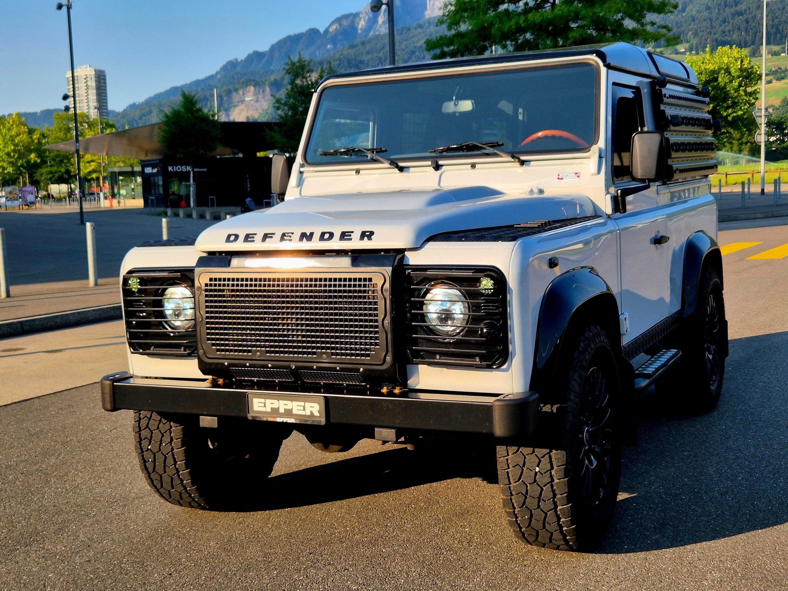 Land Rover Defender LAND ROVER Defender 90 2.2 TD4 Station Wagon SE