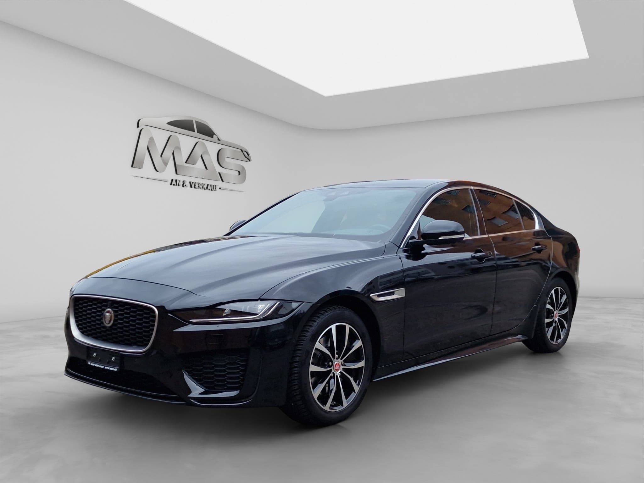 Jaguar XE JAGUAR XE 2.0d R-Dynamic SE D180 AWD Automat