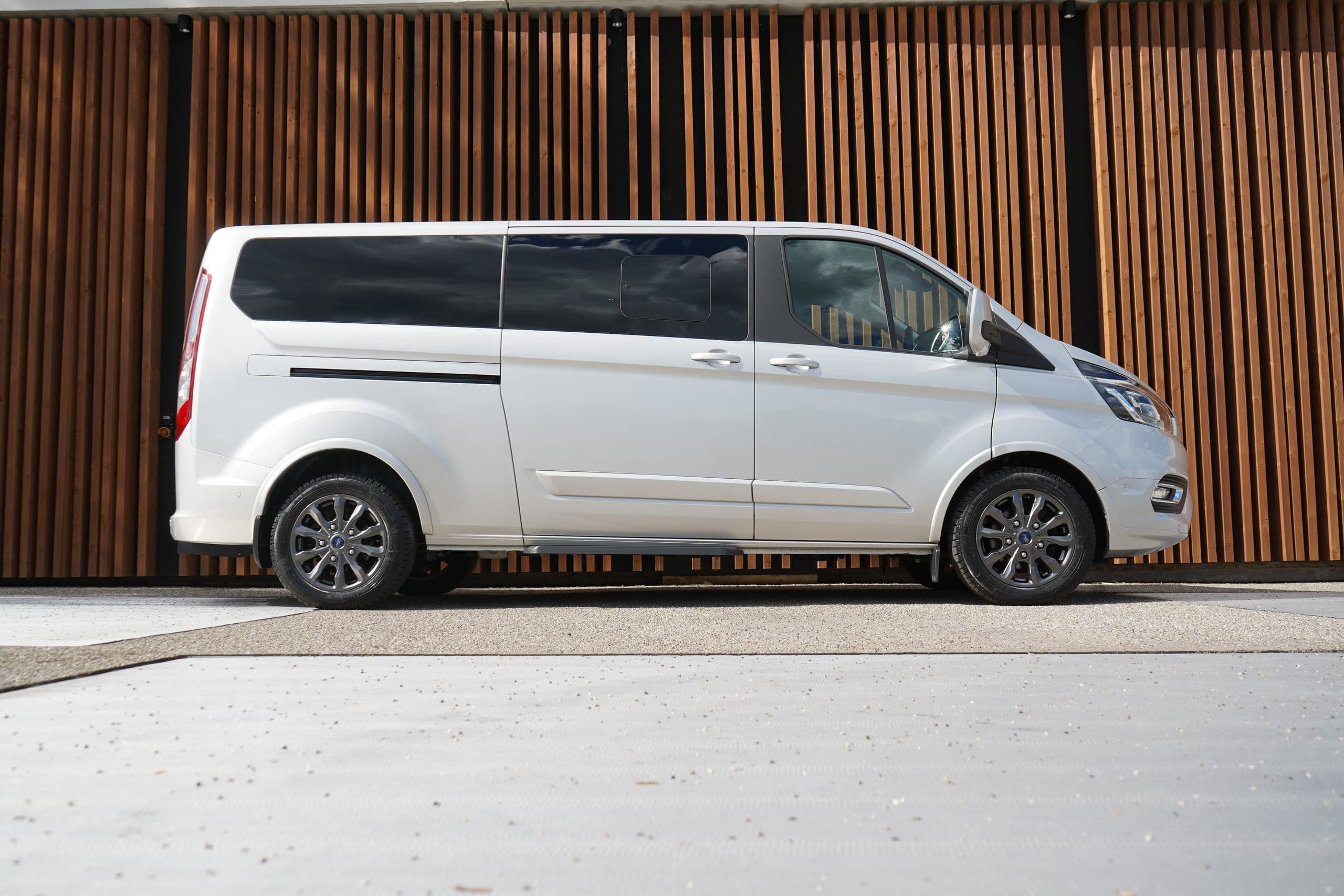Ford Tourneo Custom FORD TOURNEO CUSTOM 320 L2H1 TITANIUM X AUTOMAT l 170 PS