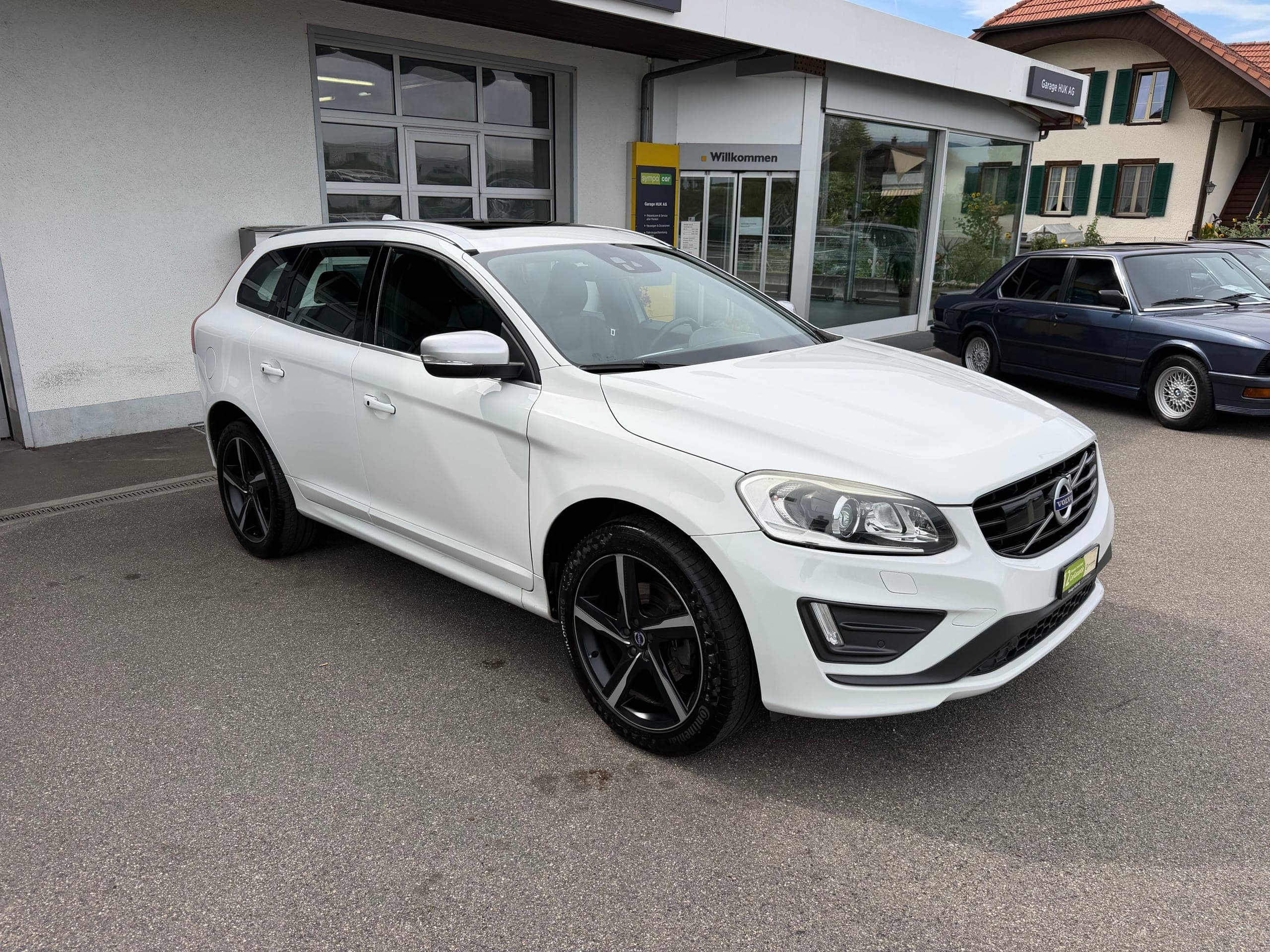 Volvo XC60 VOLVO XC60 T6 AWD Momentum R-Design Geartronic+++FRISCH AB MFK+++