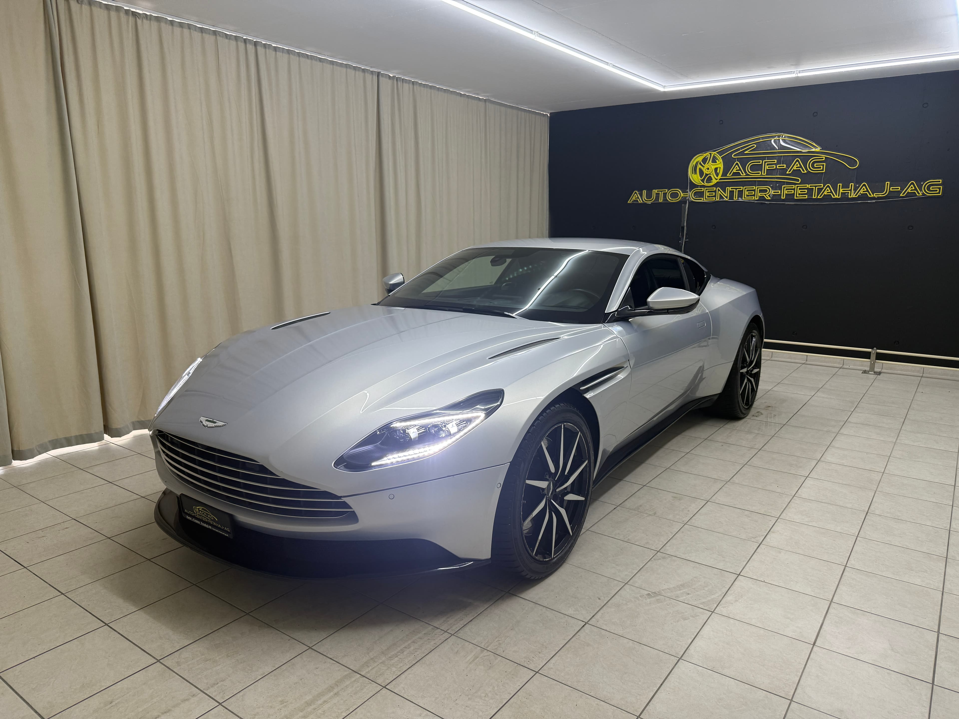Aston Martin DB11
