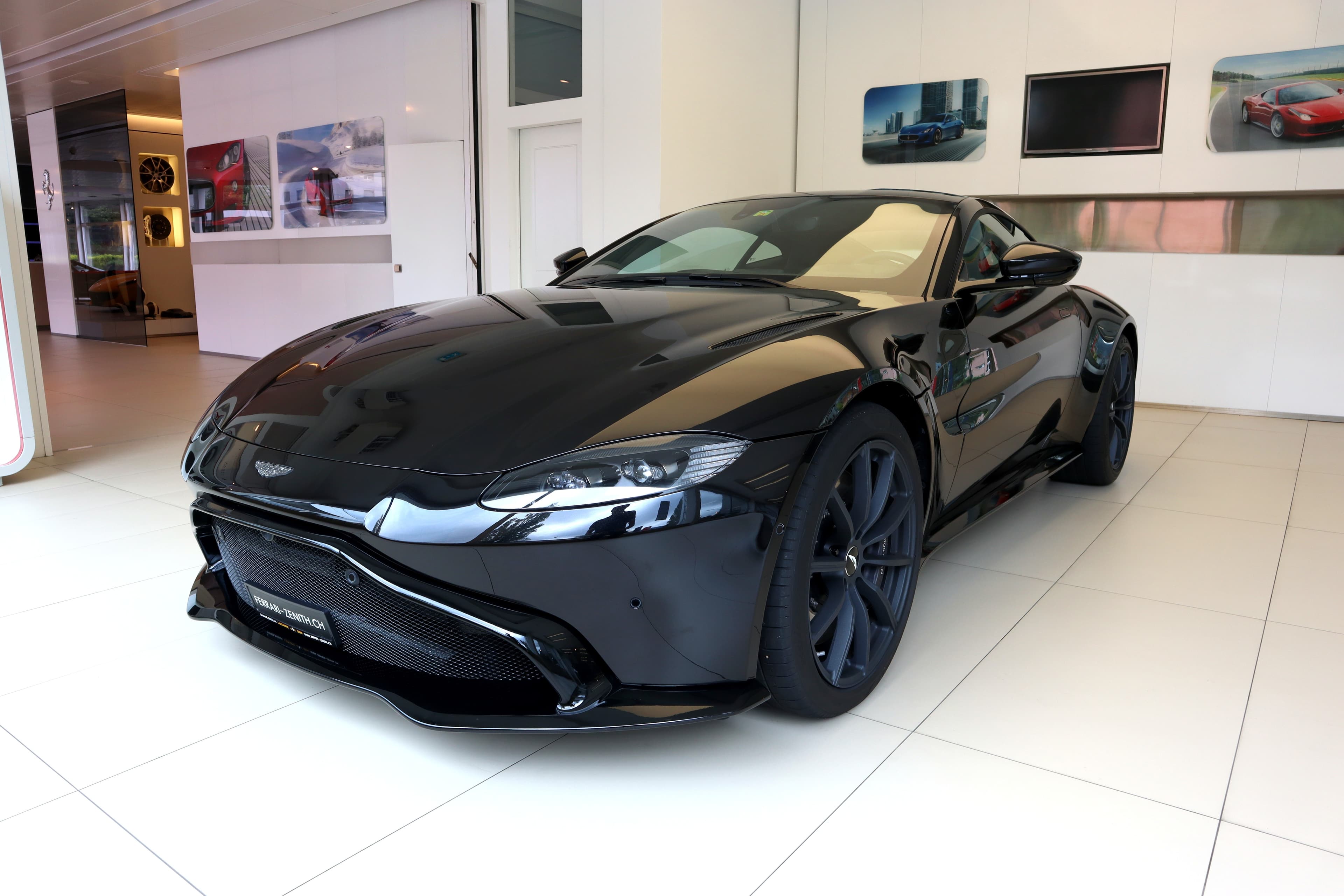 Aston Martin V8/V12 Vantage
