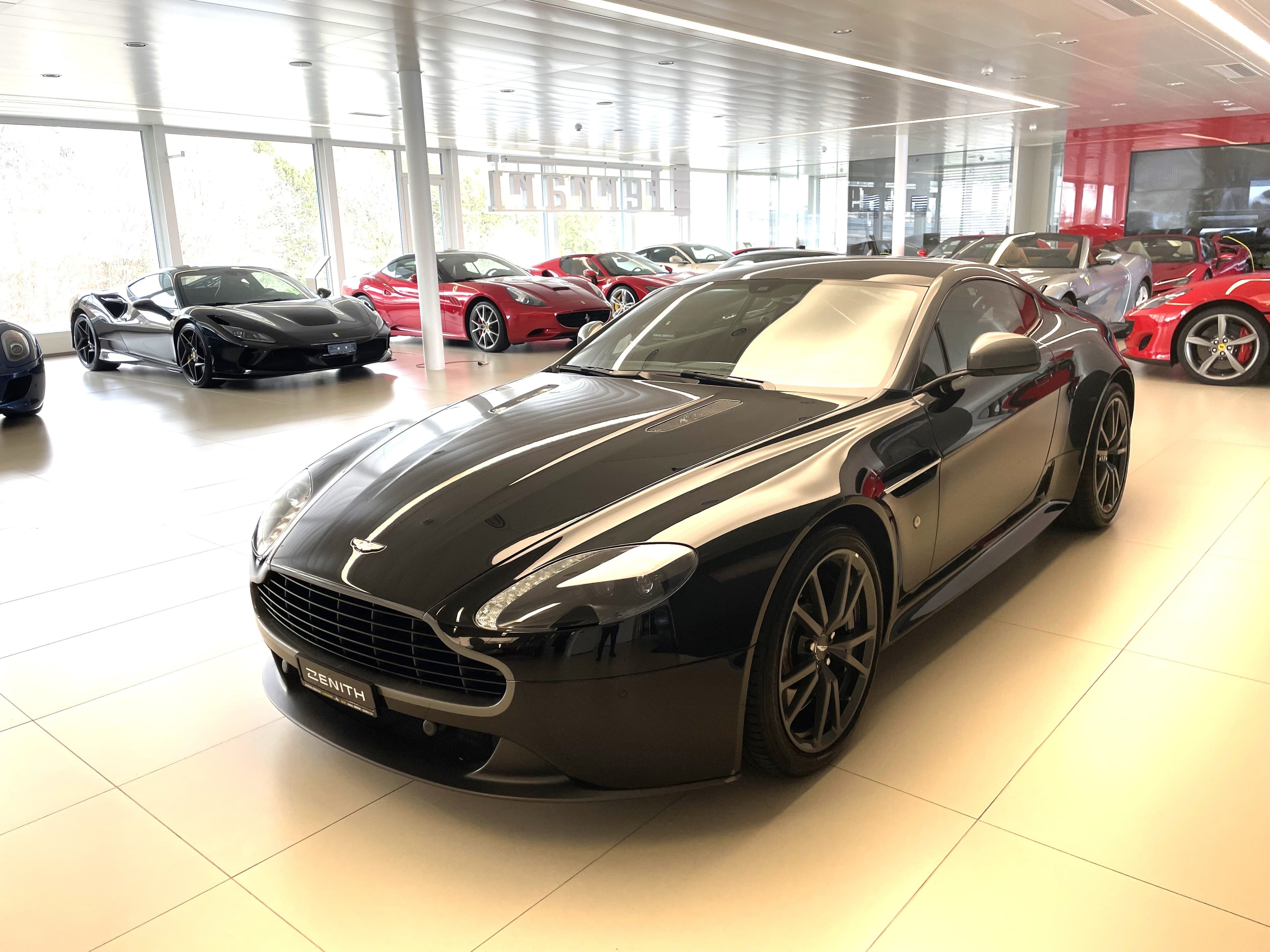 Aston Martin V8/V12 Vantage