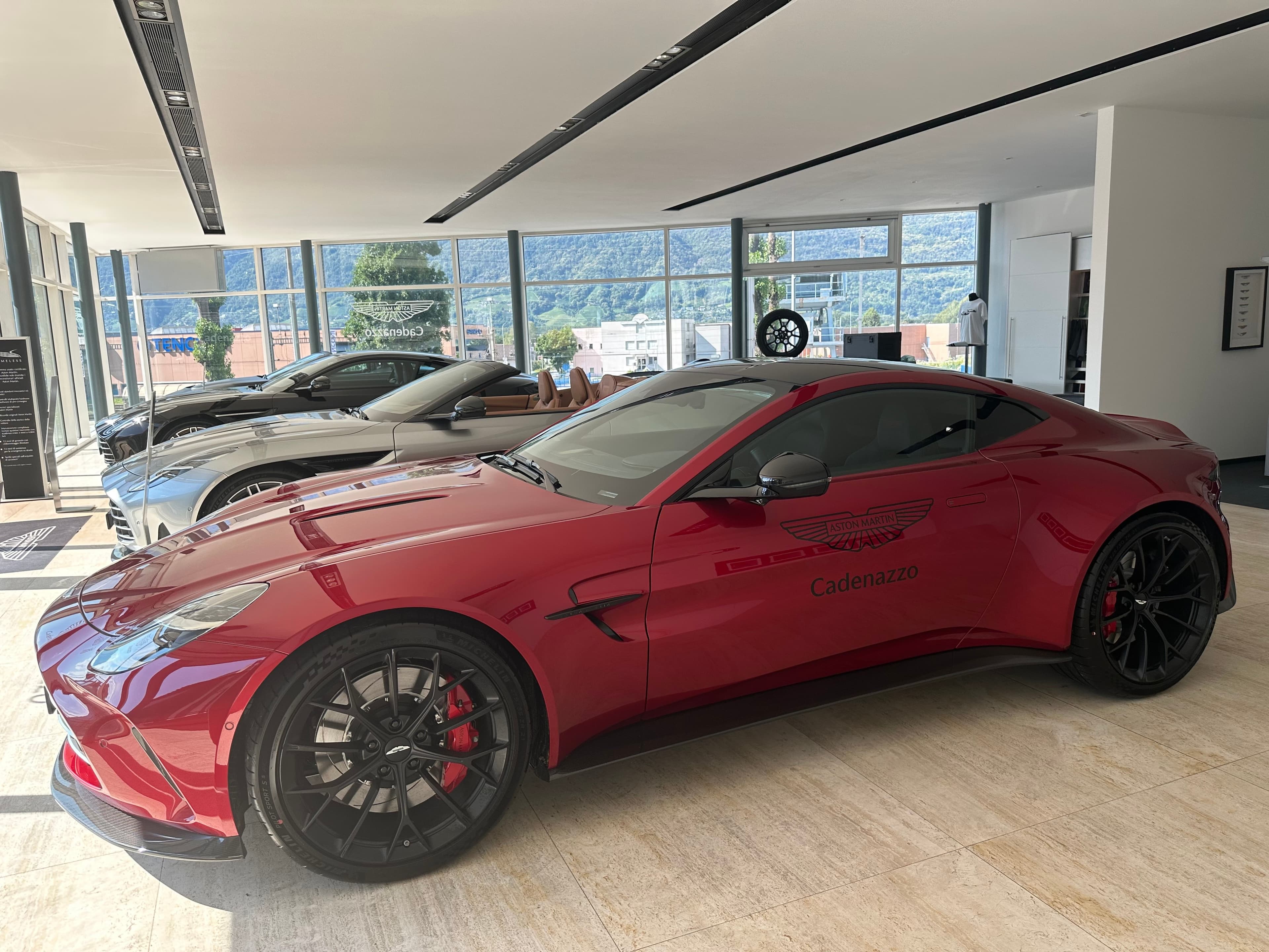 Aston Martin V8/V12 Vantage