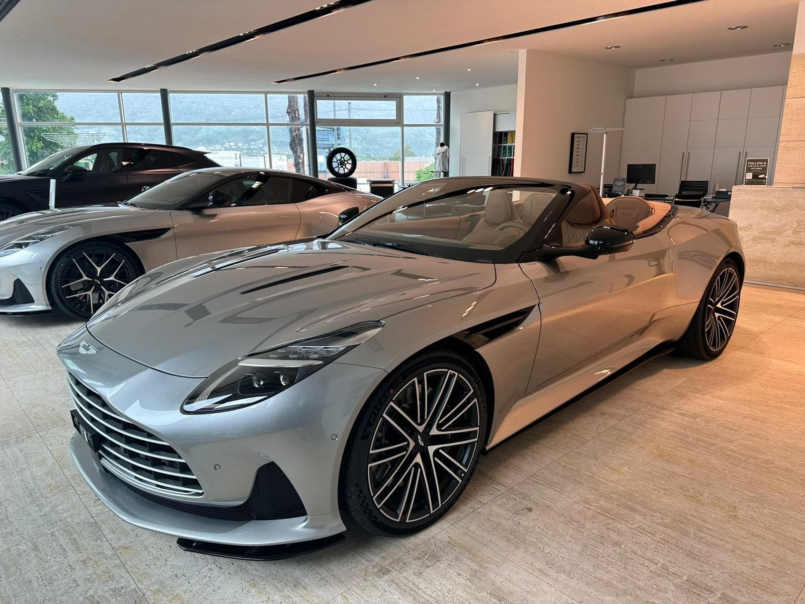 Aston Martin DB12