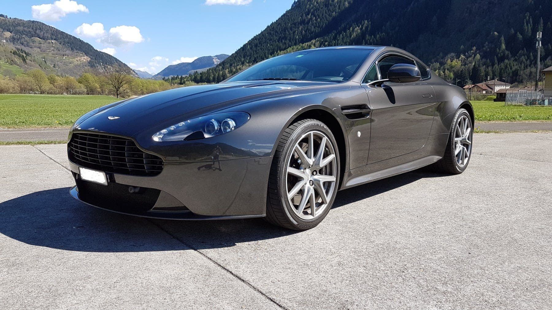 Aston Martin V8/V12 Vantage