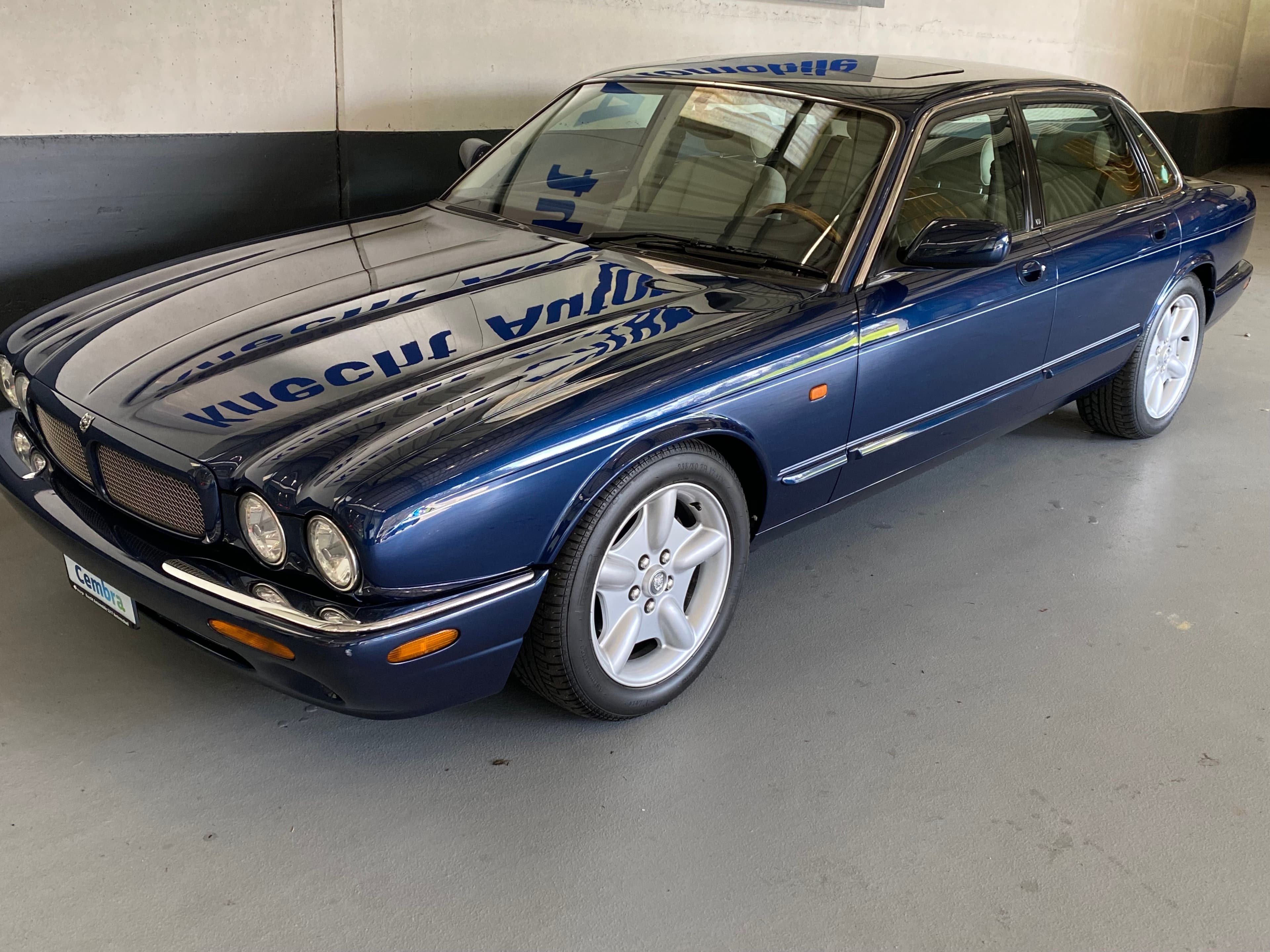Jaguar XJ