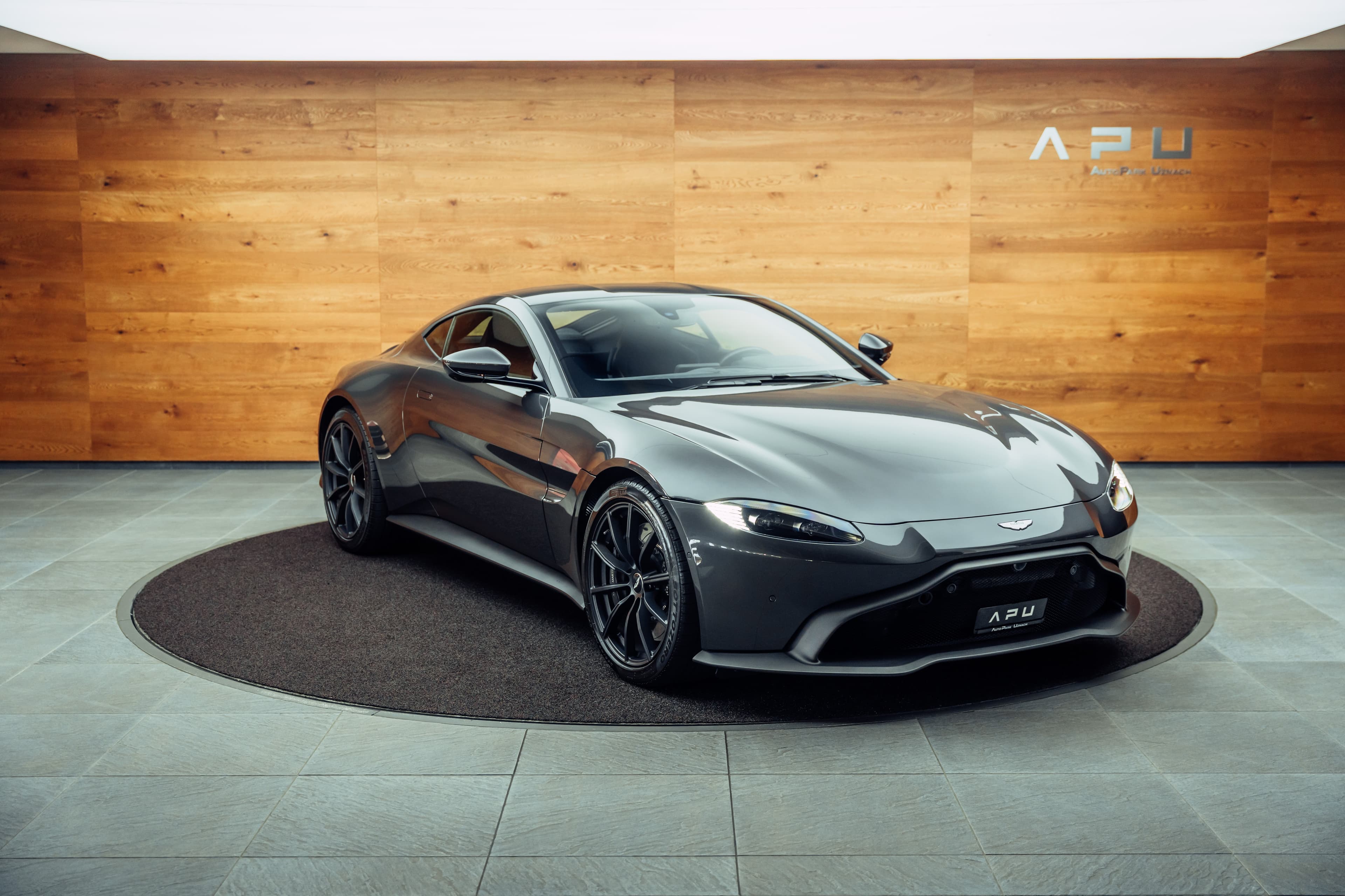 Aston Martin V8/V12 Vantage